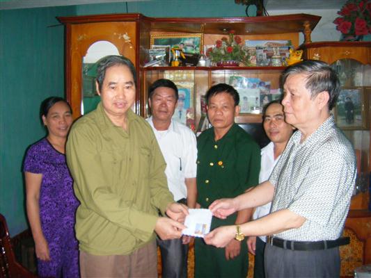 Местные власти организуют различные мероприятия, посвященные людям, имеющим заслуги перед революцией